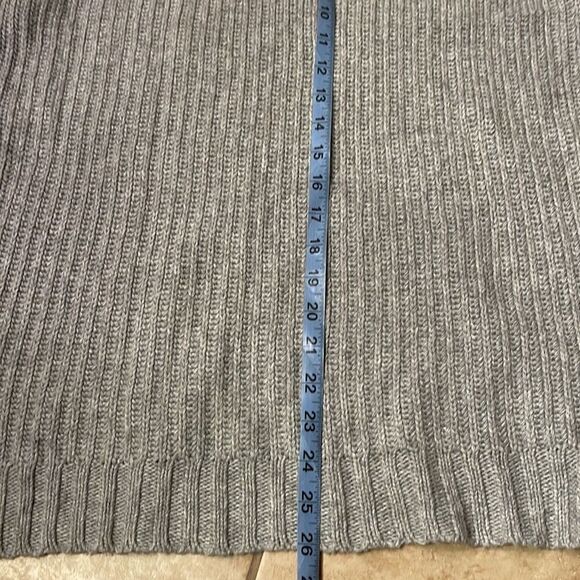 Gray sleeveless sweater  - Picture 5 of 7